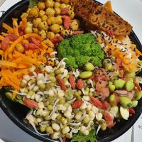 Delicious asian bowl with tempeh and quinoa at Copper Branch - Nieuwstraat in Brussels