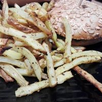 BURGER GALAXIE AUX CHAMPIGNONS + BURGER SHIITAKÉ TERIYAKI + FRITES CUITES AU FOUR at Copper Branch - Nieuwstraat in Brussels