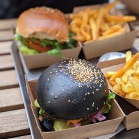 Burghainer and crispy chicken at VEG'D - Vegan Burgers - F-Hain in Berlin