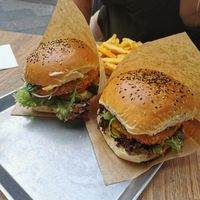 Crispy Chicken & Spicy Crispy Chicken at VEG'D - Vegan Burgers - F-Hain in Berlin