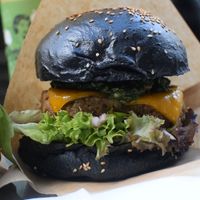burger w/ veg'd patty at VEG'D - Vegan Burgers - F-Hain in Berlin