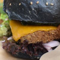 burger w/ veg'd patty at VEG'D - Vegan Burgers - F-Hain in Berlin