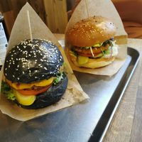 Burghain and Crispy Chicken at VEG'D - Vegan Burgers - F-Hain in Berlin