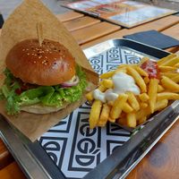 The Spicy Crispy Chick'n Burger and VEG'D fries at VEG'D - Vegan Burgers - F-Hain in Berlin