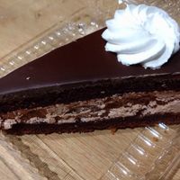 Kuchen at Veganland in Prague