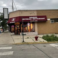 Entrance on NE corner  at Denden in Chicago