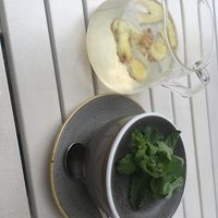 Heiße Zitrone mit Ingwer  at Pan Café in Hallein