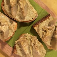 Crostini al pistacchio e carciofi at San Nazario in Vo