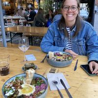 Full plates with a lot of variation 🌱😍 at Pois Chiche in Brussels