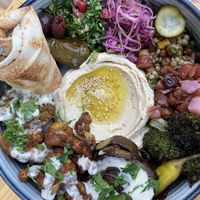 Chef’s plate, a lot of variation, tasty cauliflower, best beetroot, made vegan with falafel 🧆 instead of halloumi 😍 at Pois Chiche in Brussels