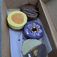 Assorted tarteletts, all vegan and raw!   at gesund & süß in Cologne