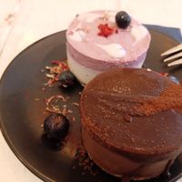 choco brownie and raspberry vanilla at gesund & süß in Cologne