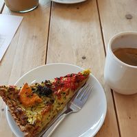 Vegan Quiche & vegan mango cake at gesund & süß in Cologne