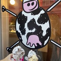 These are “split scoops”. Still huge   at StikkiNikki - Gamla Stan in Stockholm