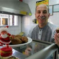 Friendly service with free samples at Falafel Hazkenim Nadjala in Haifa