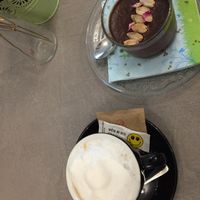 Cappuccino mit Mandelmilch at Aurora Sweets in Korcula