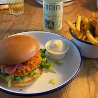 Crispy „Chicken“ - Veganer Burger im Hähnchen-Style  at Otto's Burger - Schanze in Hamburg