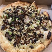As you can tell I am addicted to the south county pizza! It’s not on the menu anymore but I always ask for it off menu 😁  at Craft Roots  in Morgan Hill