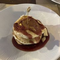 Vegan pannenkoekjes met fruit  at Let's Vegan in Crete