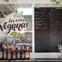 Stand y carta at Las Niñas Veganas in Cadiz