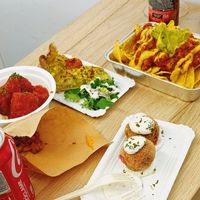 Albóndigas, quiche, nachos, bolitas y coliflor at Las Niñas Veganas in Cadiz