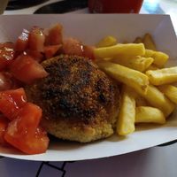 Hamburguesa de quinoa at Las Niñas Veganas in Cadiz