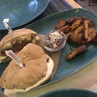 Beyond meat burger con formaggio veg spalmabile  at Munz Munz in Monopoli