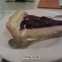 raspberry cheese cake at Loving Hut - Heping Branch in Taipei