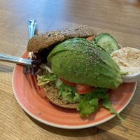 Vegan bagel met oa avocado at Bagels & Beans in Bergen Op Zoom
