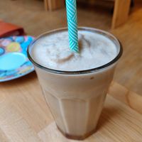 Special ice coffee with caramel flavor at Bagels & Beans in Bergen Op Zoom