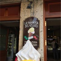 Shop front at Fabbrica del Gelato in Vigo