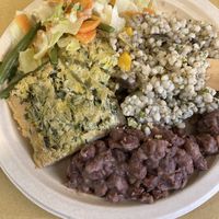 Tasty mixed vegan plate with 4 dishes for 11 €  at Mangiarsano in Crema