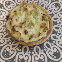 quiche de alho poró at Modesta Vegana Mercado in Porto Alegre