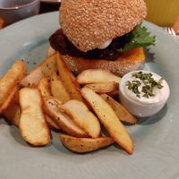 Hamburguesa de Seitan at Kind Kitchen in Porto