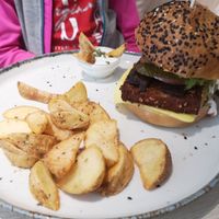 Seiten and facon burger at Kind Kitchen in Porto