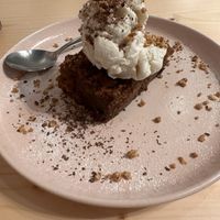 Brownie com gelado  at Kind Kitchen in Porto