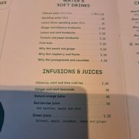 Kombucha galore! And juices at Kind Kitchen in Porto