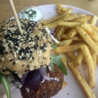 Seitan burger con pan sin gluten casero  at Kind Kitchen in Porto