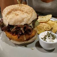 Hamburguesa de garbanzo y quinoa at Kind Kitchen in Porto