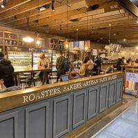 Huge but full at LIS - Soho Coffee Co - T2 in Lisbon