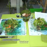 POUSSE POUSSE - raw vegan meal on the left, vegan meal on the right. at Pousse-Pousse in Paris