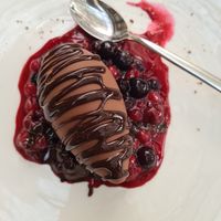 Mousse au Chocolat mit Waldbeeren at Sitte in Darmstadt