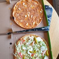 Vegan hawaii and kebab at Tony's Pizzeria in Trollhattan