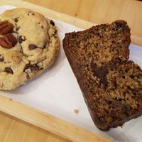 Cookie and carrot cake at Bali Bowls in Lege-cap-ferret