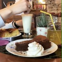 Petite pause thé glacé et gâteau au chocolat maison  at What's On in Quimper