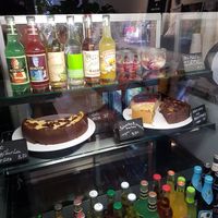 Kuchentheke at OFOF Cafebar in Offenbach