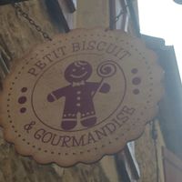 Hello gingerbread person at Petit Biscuit Et Gourmandise in Puy-leveque