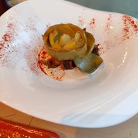 Alcachofa confitada sobre base de hummus. 6€ at Hostal Almanzor Gredos Avila in Navarredonda De Gredos