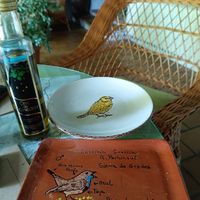 Platos y aceite local at Hostal Almanzor Gredos Avila in Navarredonda De Gredos