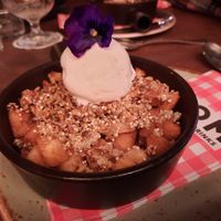 Crumble et glace vegan at Bom in Bouillon